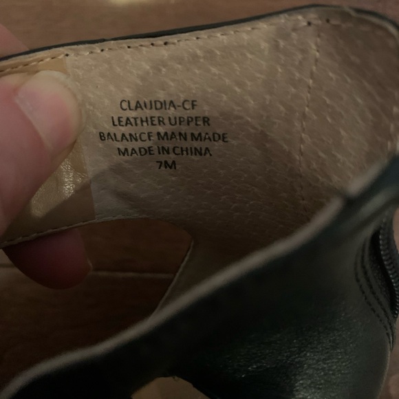 Coach and four leather sandals - Picture 4 of 6